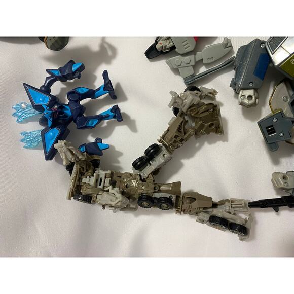 Transformers Character Collection – Generation, Robots in Disguise Studio Series - Picture 4 of 14